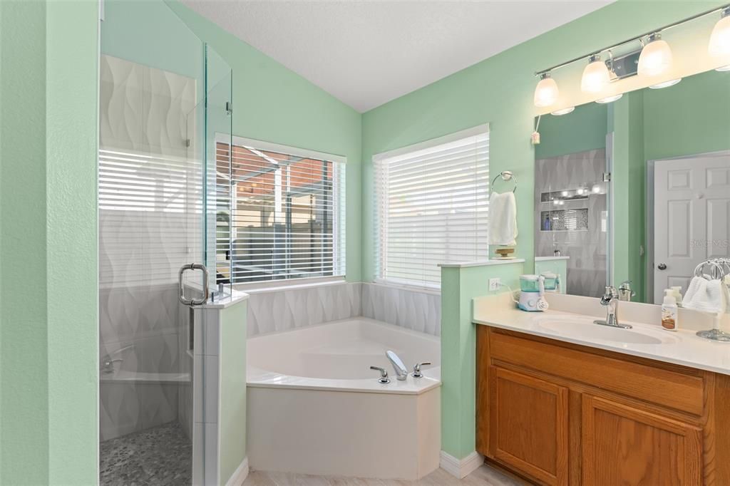 Под контрактом: $509,000 (4 спален, 2 ванн, 2045 Квадратных фут)