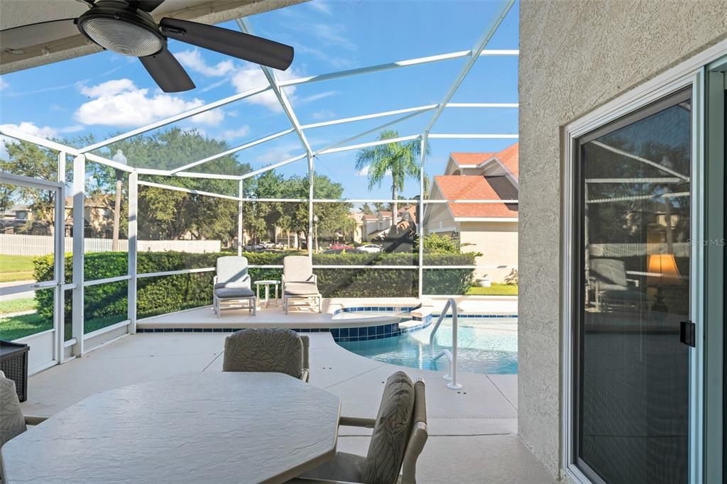 Под контрактом: $509,000 (4 спален, 2 ванн, 2045 Квадратных фут)