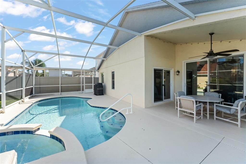 Под контрактом: $509,000 (4 спален, 2 ванн, 2045 Квадратных фут)