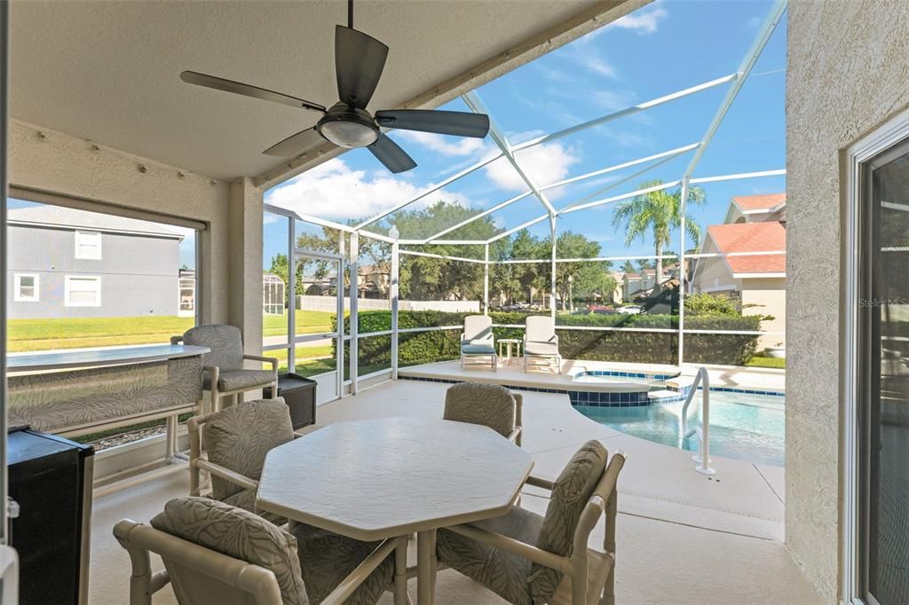 Под контрактом: $509,000 (4 спален, 2 ванн, 2045 Квадратных фут)