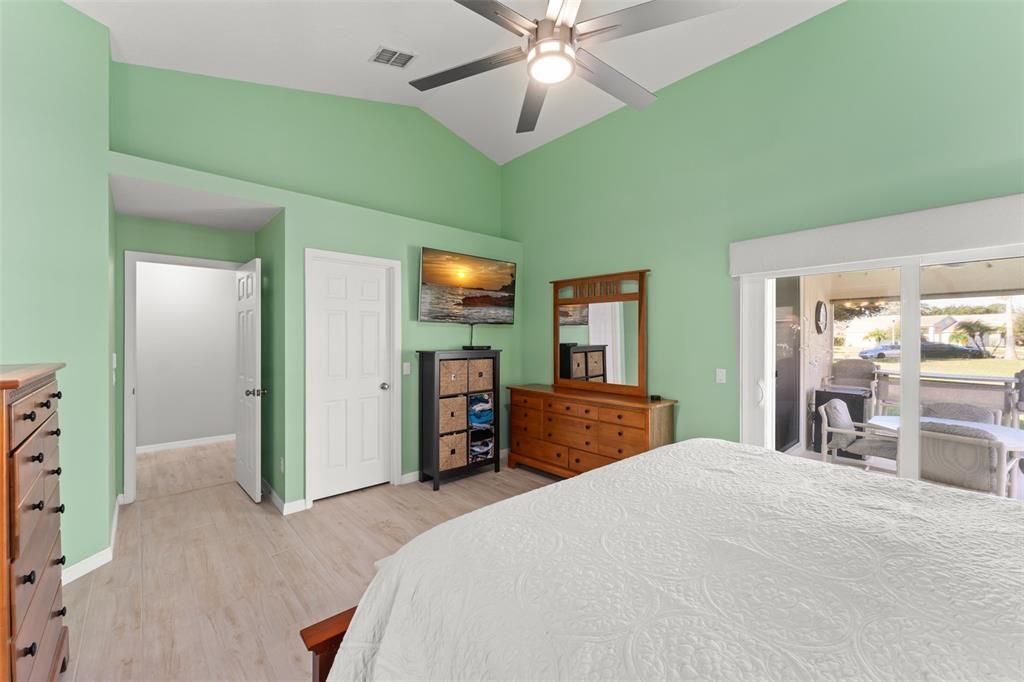 Под контрактом: $509,000 (4 спален, 2 ванн, 2045 Квадратных фут)