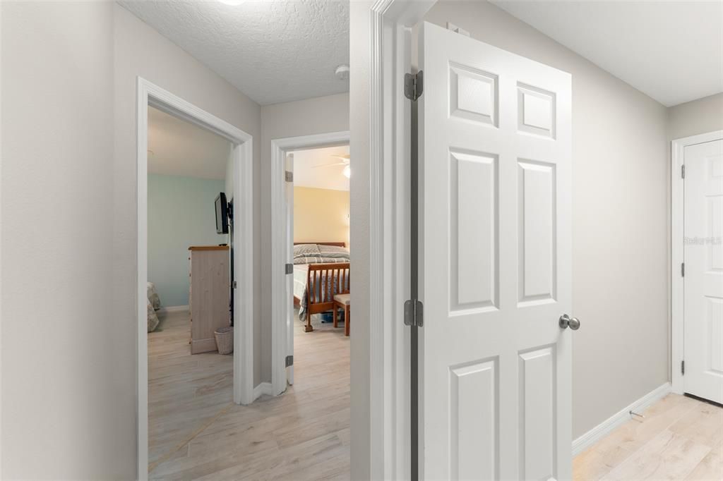 Под контрактом: $509,000 (4 спален, 2 ванн, 2045 Квадратных фут)