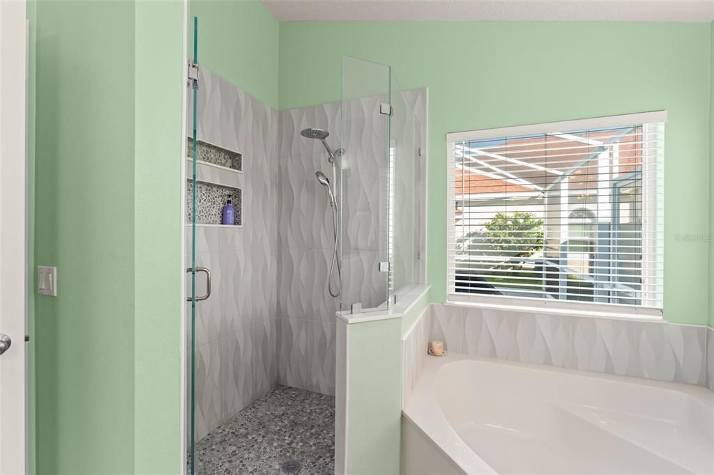 Под контрактом: $509,000 (4 спален, 2 ванн, 2045 Квадратных фут)