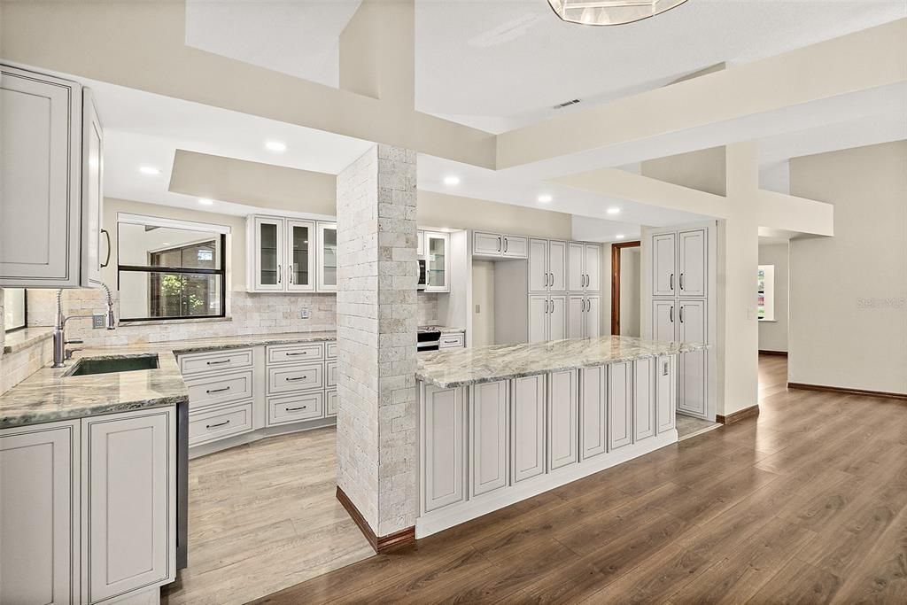 Под контрактом: $638,499 (4 спален, 3 ванн, 2916 Квадратных фут)