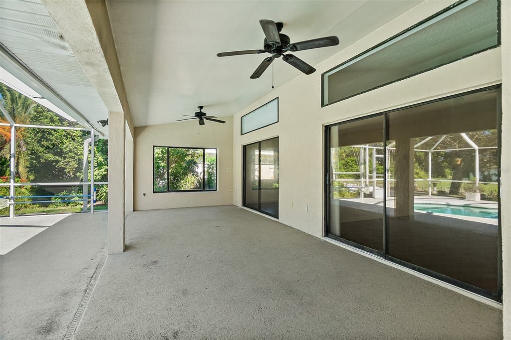 Под контрактом: $638,499 (4 спален, 3 ванн, 2916 Квадратных фут)