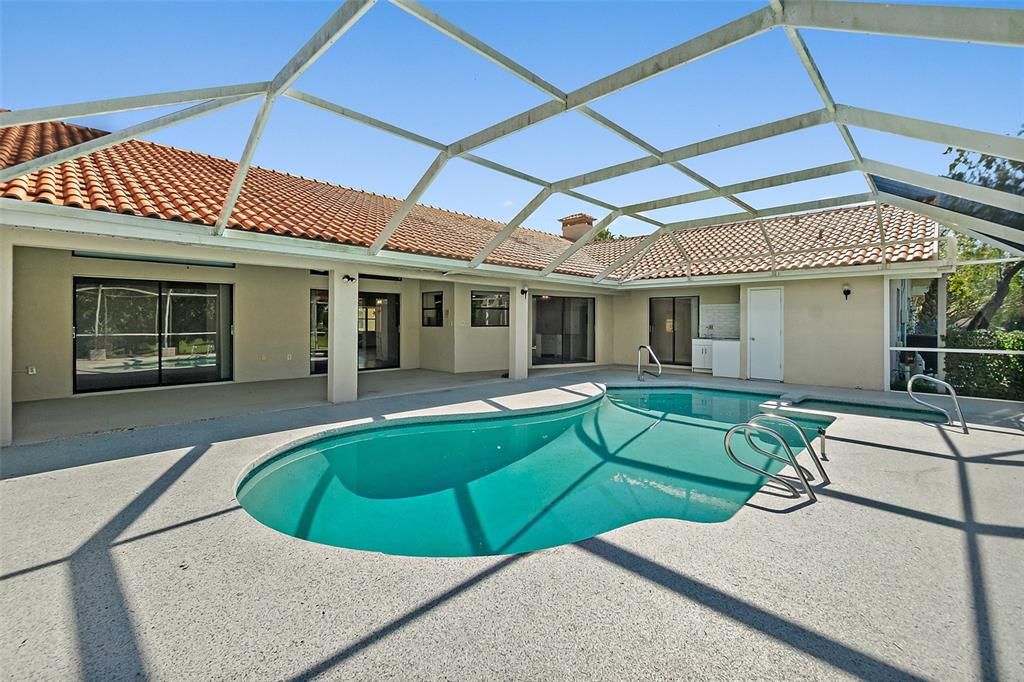 Под контрактом: $638,499 (4 спален, 3 ванн, 2916 Квадратных фут)