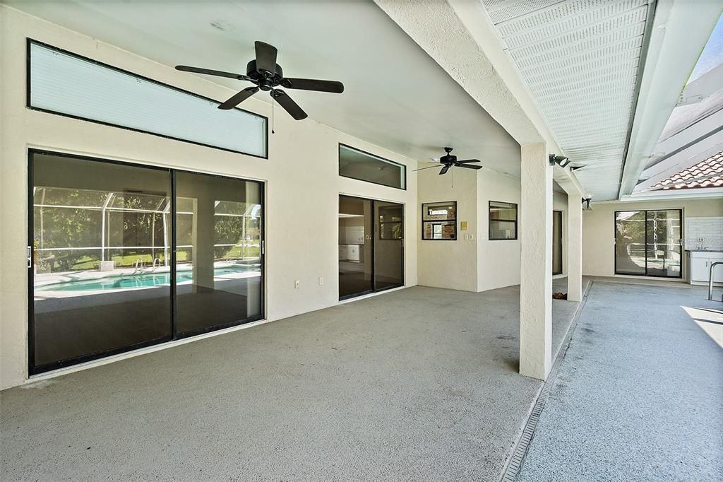 Под контрактом: $638,499 (4 спален, 3 ванн, 2916 Квадратных фут)