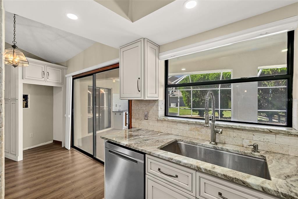 Под контрактом: $638,499 (4 спален, 3 ванн, 2916 Квадратных фут)