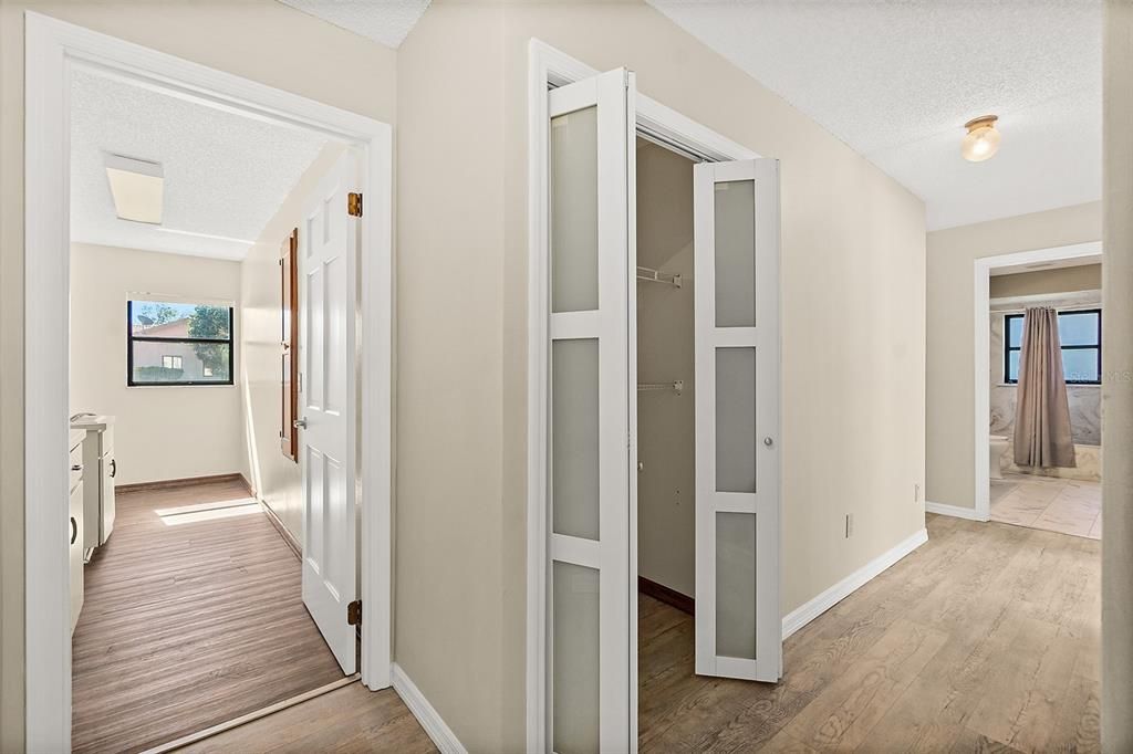 Под контрактом: $638,499 (4 спален, 3 ванн, 2916 Квадратных фут)