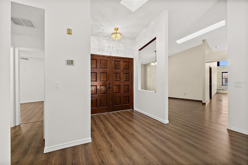 Под контрактом: $638,499 (4 спален, 3 ванн, 2916 Квадратных фут)