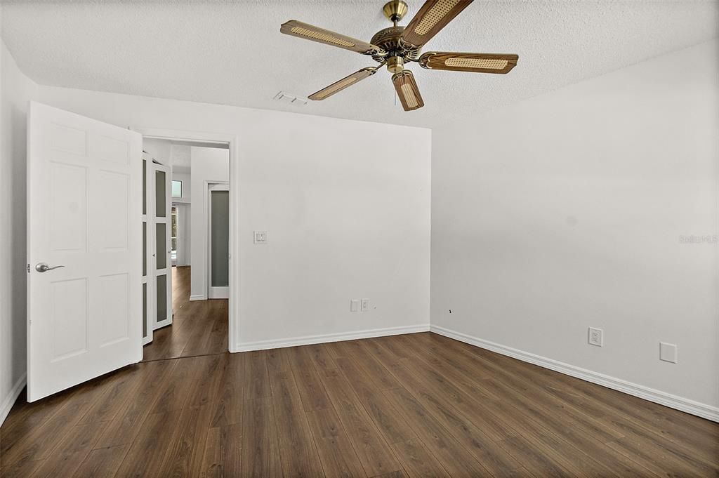 Под контрактом: $638,499 (4 спален, 3 ванн, 2916 Квадратных фут)