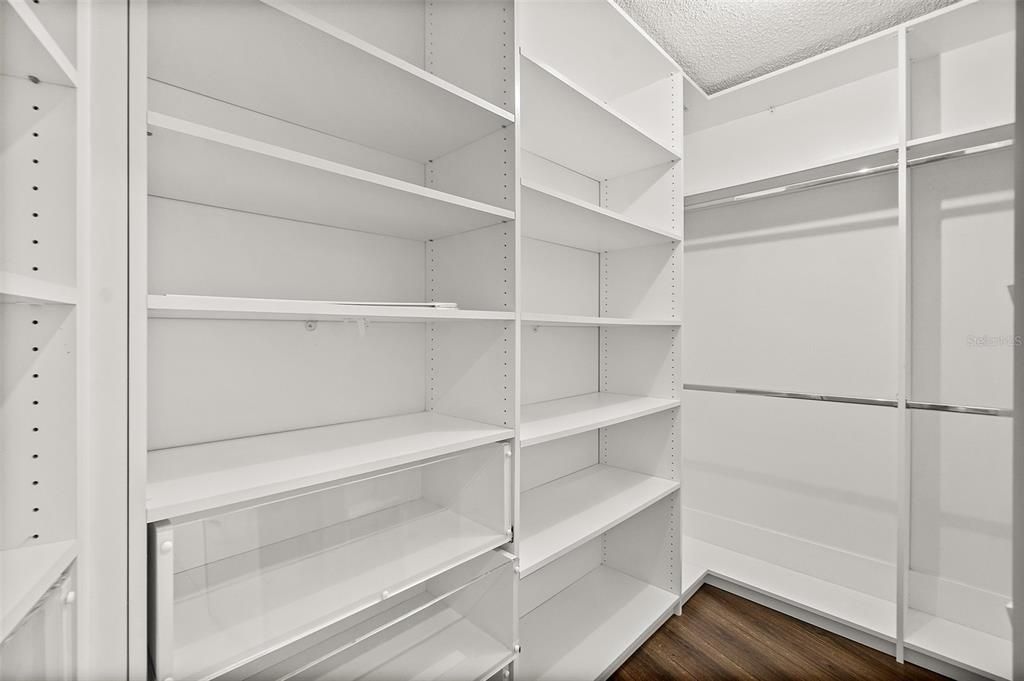 Под контрактом: $638,499 (4 спален, 3 ванн, 2916 Квадратных фут)