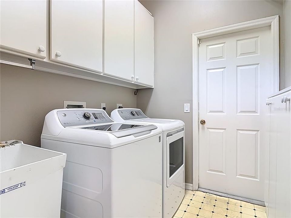 For Sale: $456,900 (3 beds, 2 baths, 1848 Square Feet)