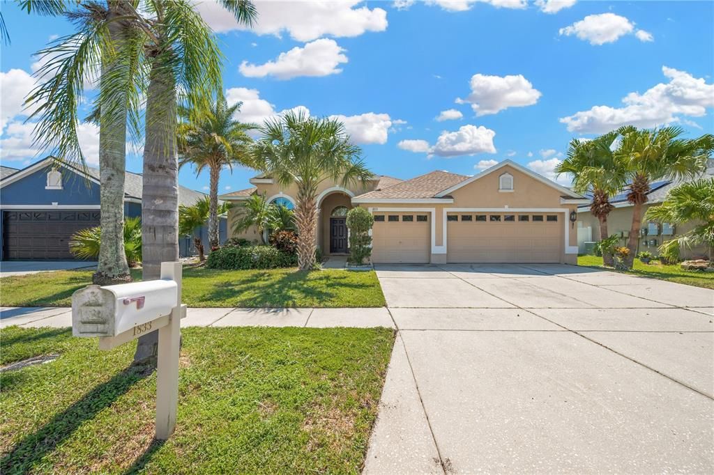 En Renta: $2,500 (4 camas, 3 baños, 2210 Pies cuadrados)