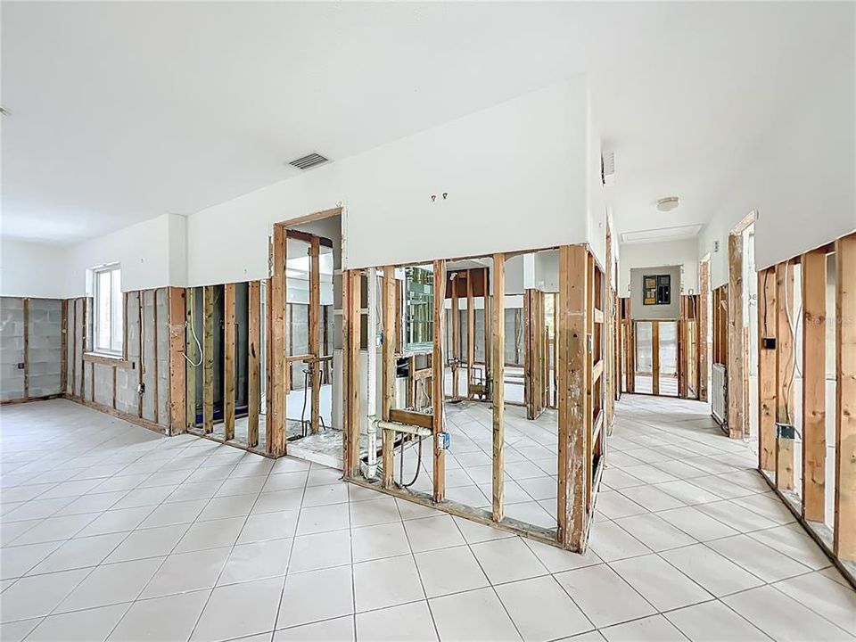 待售: $575,000 (3 贝兹, 2 浴室, 1560 平方英尺)