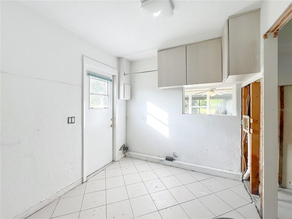 待售: $575,000 (3 贝兹, 2 浴室, 1560 平方英尺)