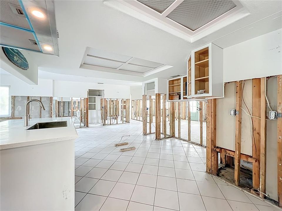 待售: $575,000 (3 贝兹, 2 浴室, 1560 平方英尺)