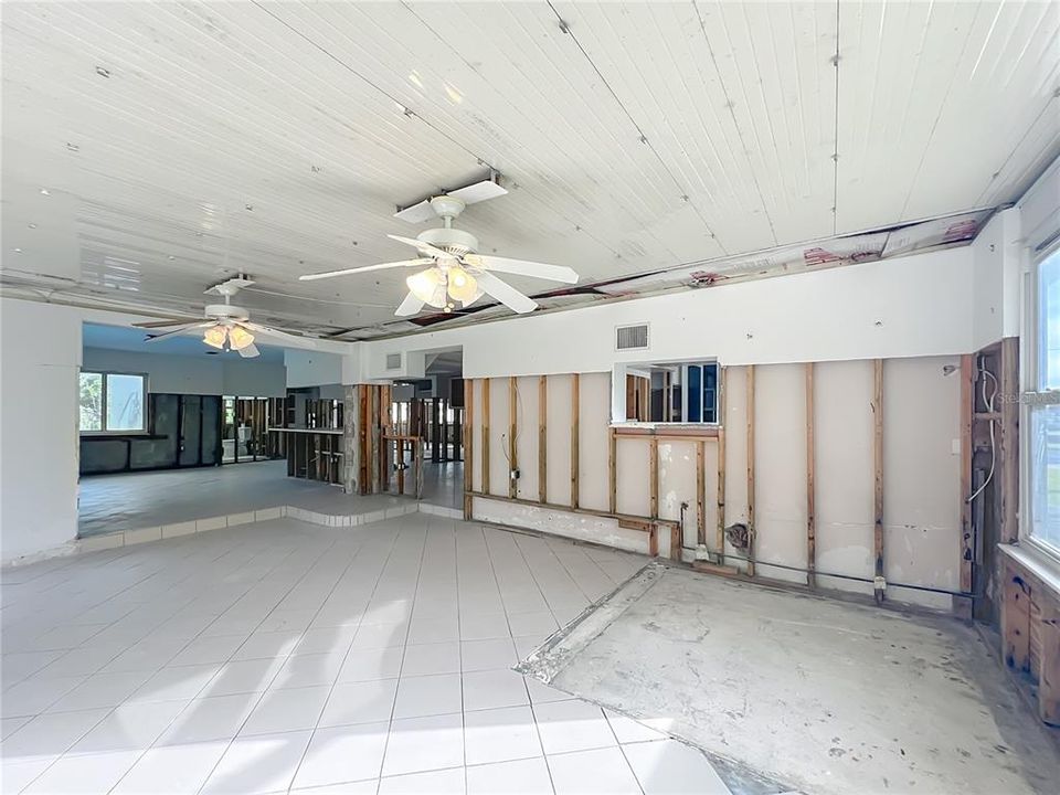 待售: $575,000 (3 贝兹, 2 浴室, 1560 平方英尺)