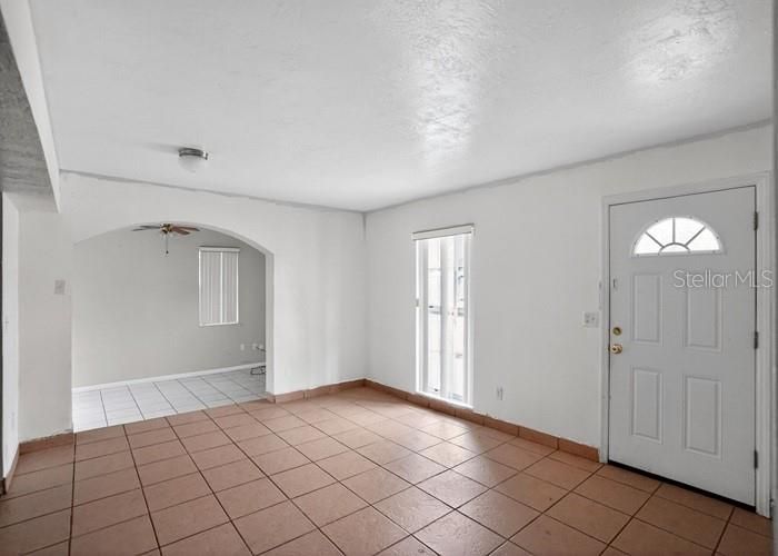 На продажу: $192,920 (2 спален, 1 ванн, 874 Квадратных фут)