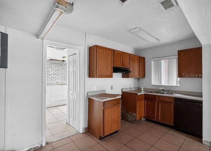 На продажу: $192,920 (2 спален, 1 ванн, 874 Квадратных фут)