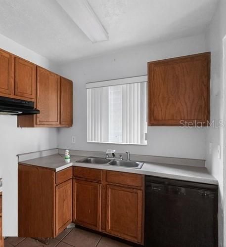 На продажу: $192,920 (2 спален, 1 ванн, 874 Квадратных фут)