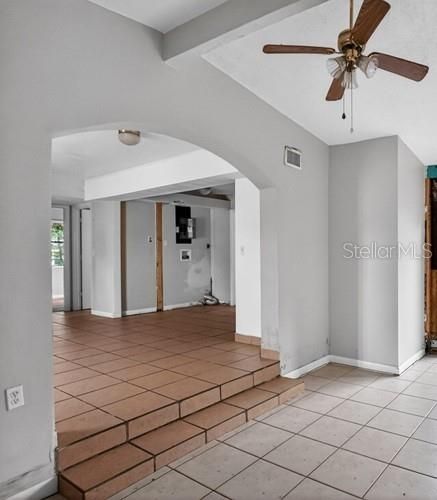 На продажу: $192,920 (2 спален, 1 ванн, 874 Квадратных фут)