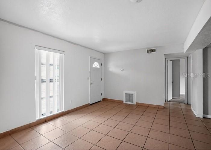 На продажу: $192,920 (2 спален, 1 ванн, 874 Квадратных фут)