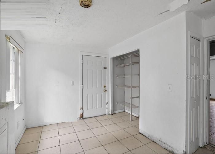 На продажу: $192,920 (2 спален, 1 ванн, 874 Квадратных фут)