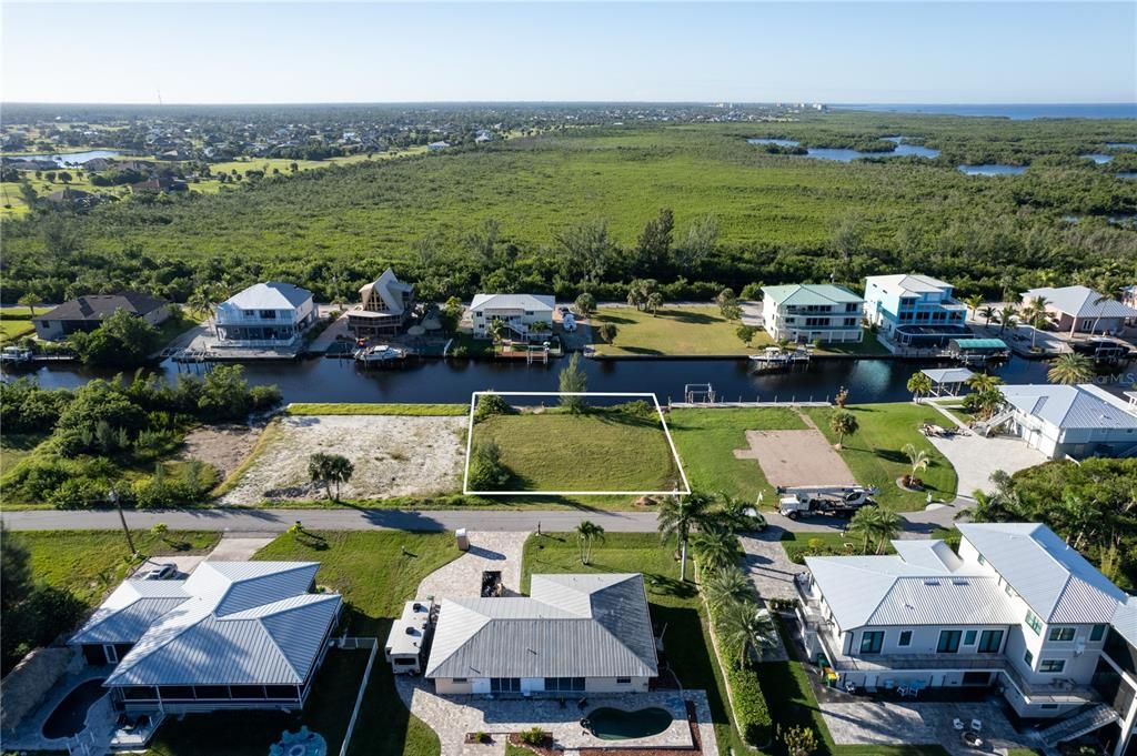 En Venta: $249,900 (0.25 acres)