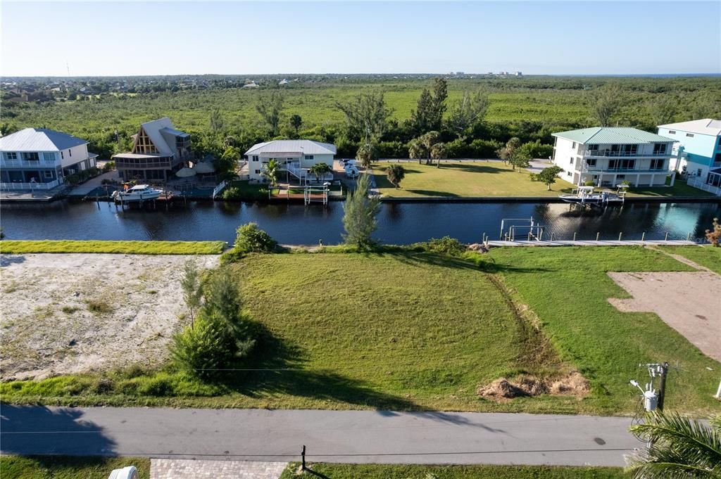 En Venta: $249,900 (0.25 acres)