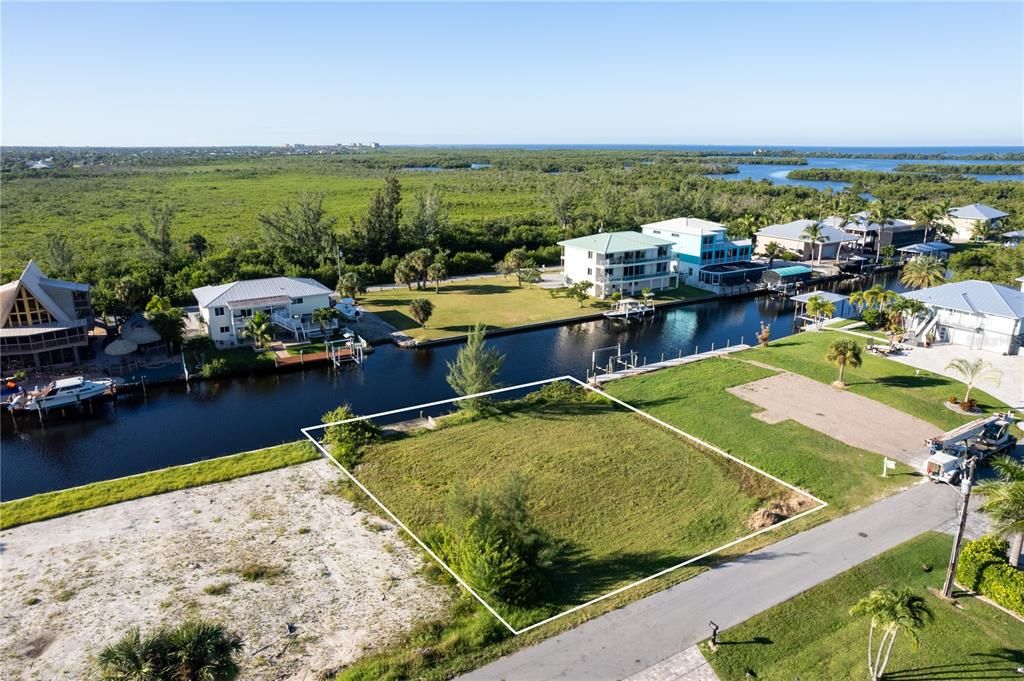 En Venta: $249,900 (0.25 acres)