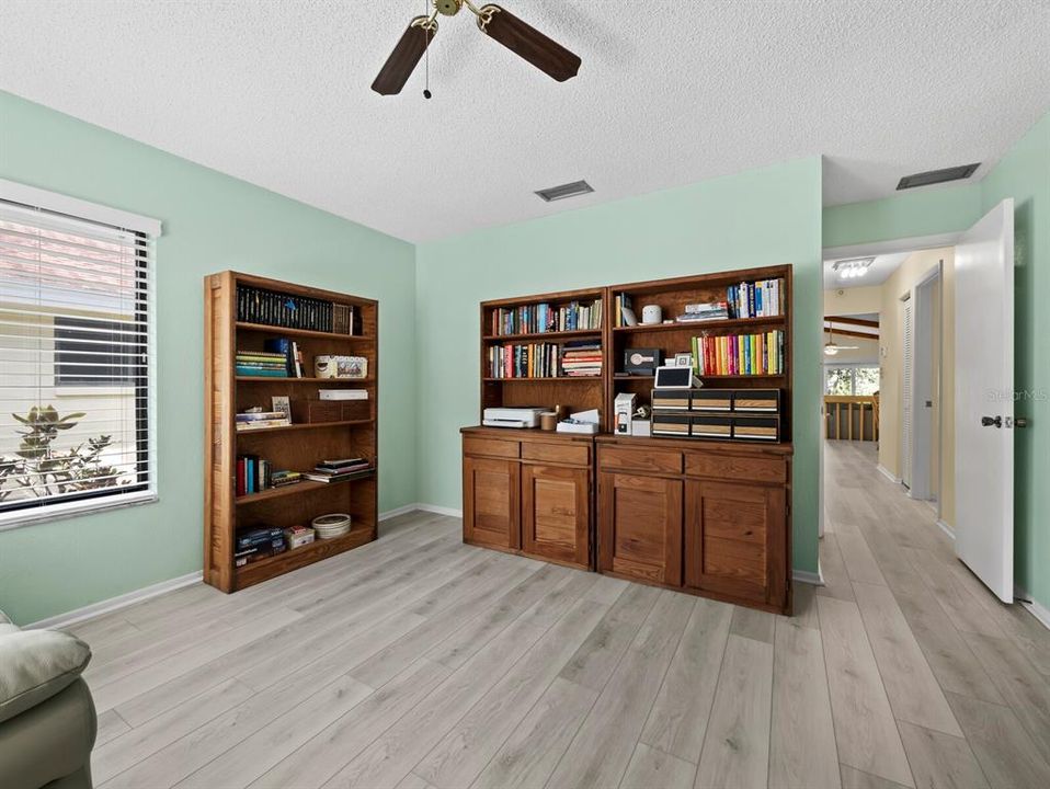 待售: $330,000 (3 贝兹, 2 浴室, 2000 平方英尺)