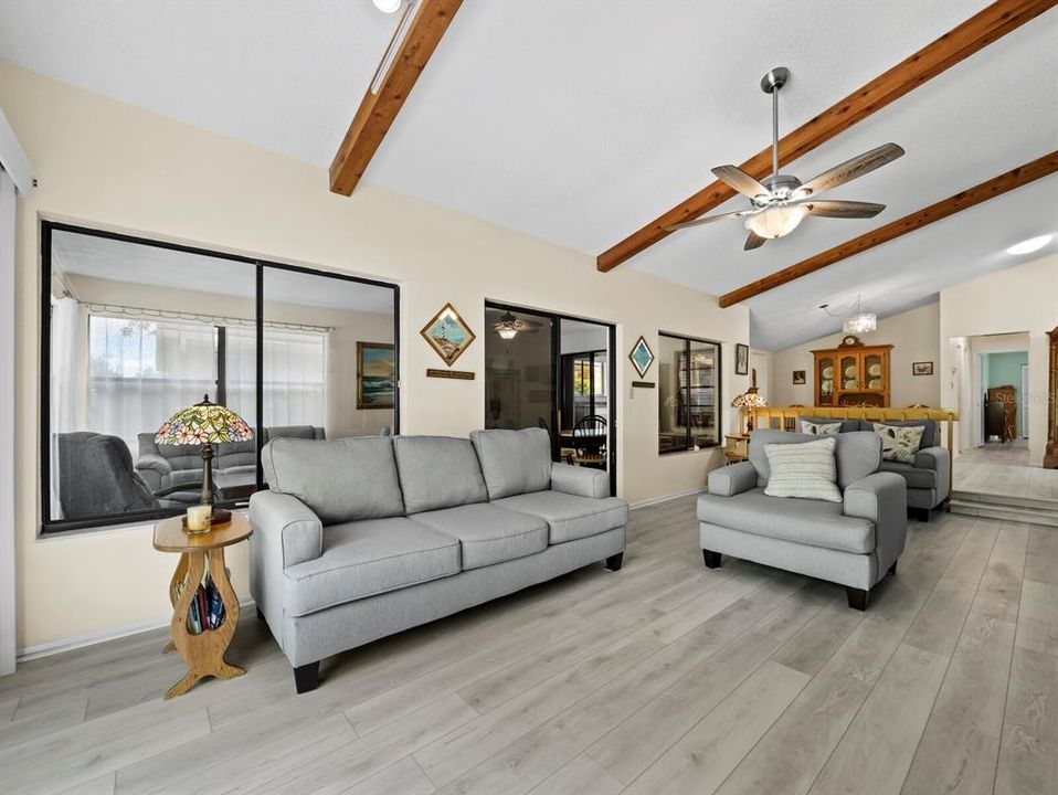 待售: $330,000 (3 贝兹, 2 浴室, 2000 平方英尺)