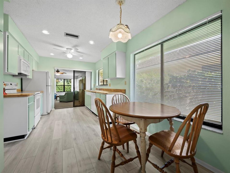 待售: $330,000 (3 贝兹, 2 浴室, 2000 平方英尺)