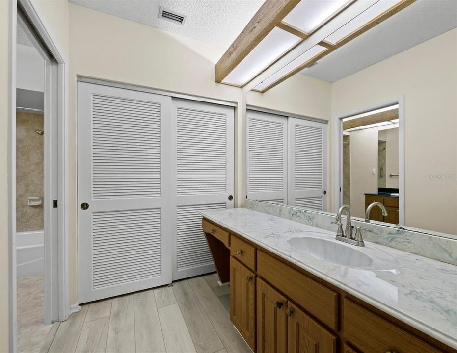 待售: $330,000 (3 贝兹, 2 浴室, 2000 平方英尺)