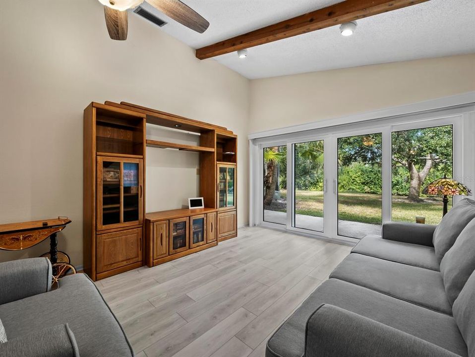 待售: $330,000 (3 贝兹, 2 浴室, 2000 平方英尺)