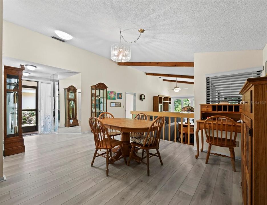 待售: $330,000 (3 贝兹, 2 浴室, 2000 平方英尺)