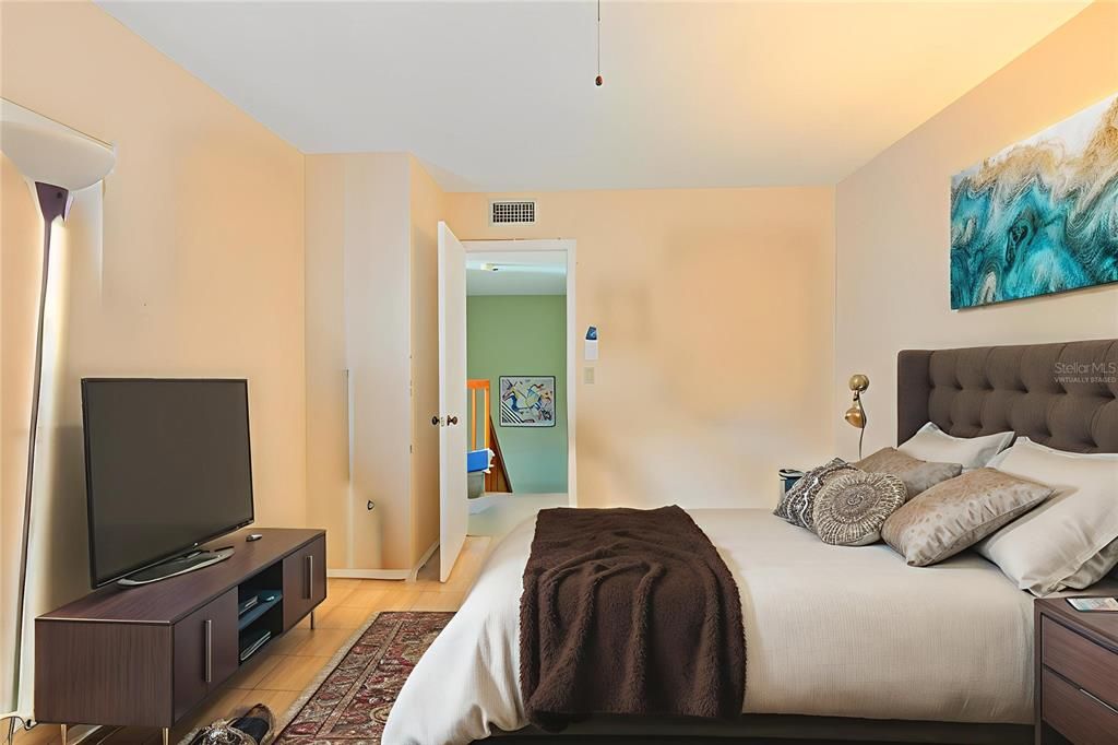 For Sale: $265,000 (2 beds, 2 baths, 1344 Square Feet)