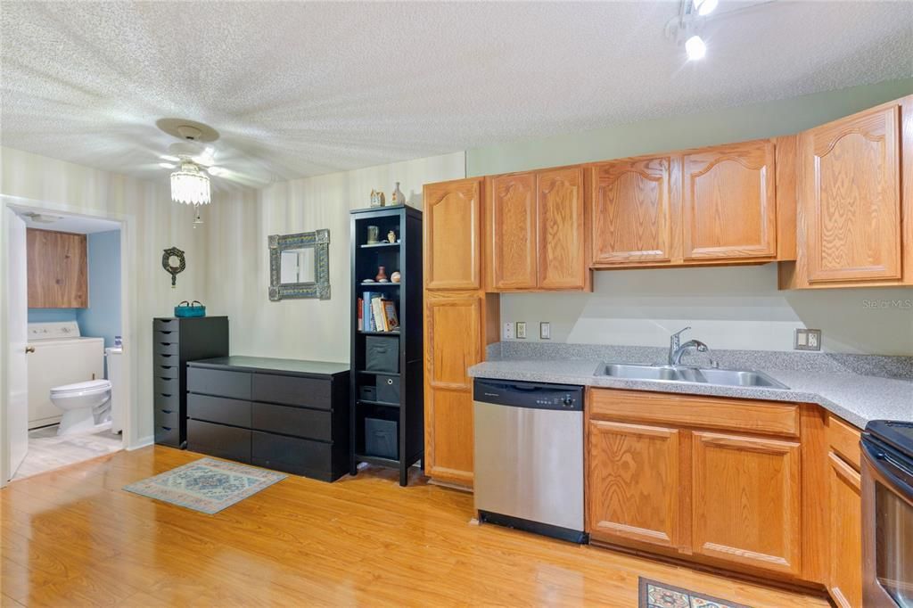 For Sale: $265,000 (2 beds, 2 baths, 1344 Square Feet)