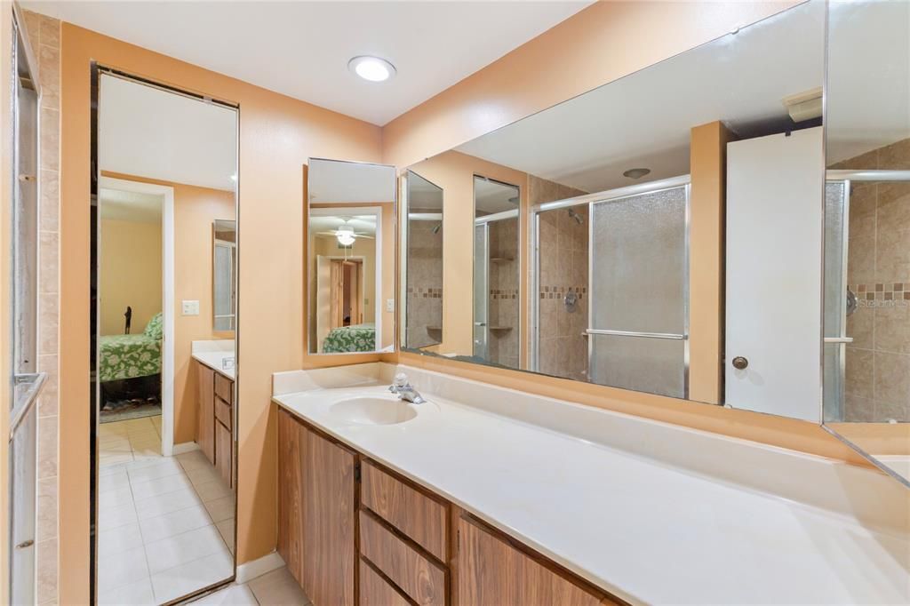 For Sale: $265,000 (2 beds, 2 baths, 1344 Square Feet)