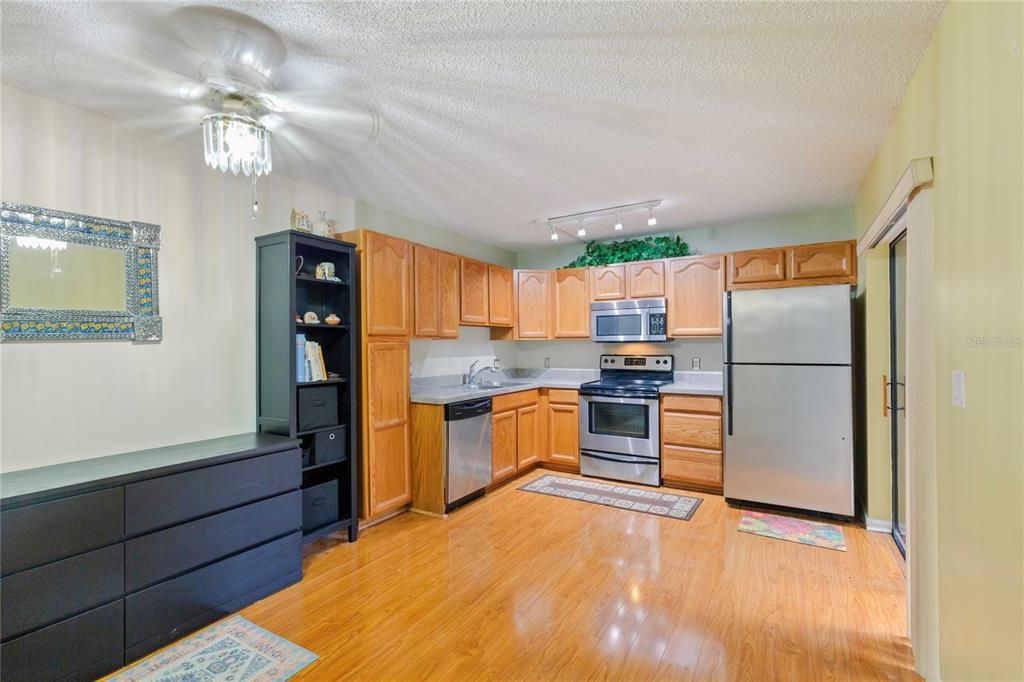 For Sale: $265,000 (2 beds, 2 baths, 1344 Square Feet)