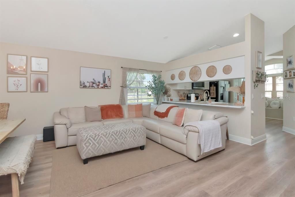 For Rent: $2,800 (3 beds, 2 baths, 1393 Square Feet)