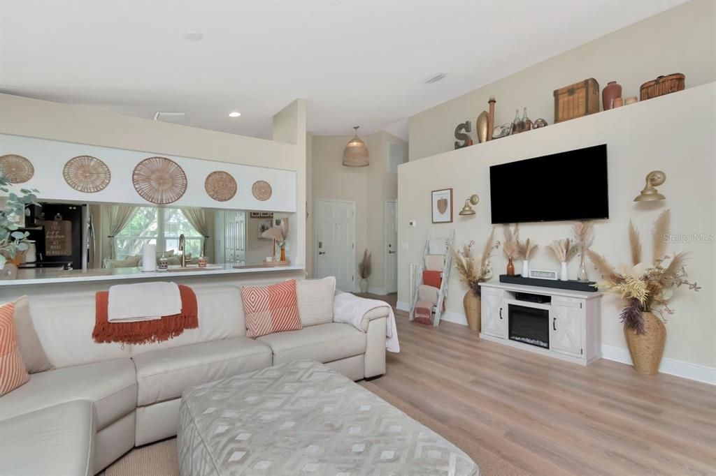 For Rent: $2,800 (3 beds, 2 baths, 1393 Square Feet)