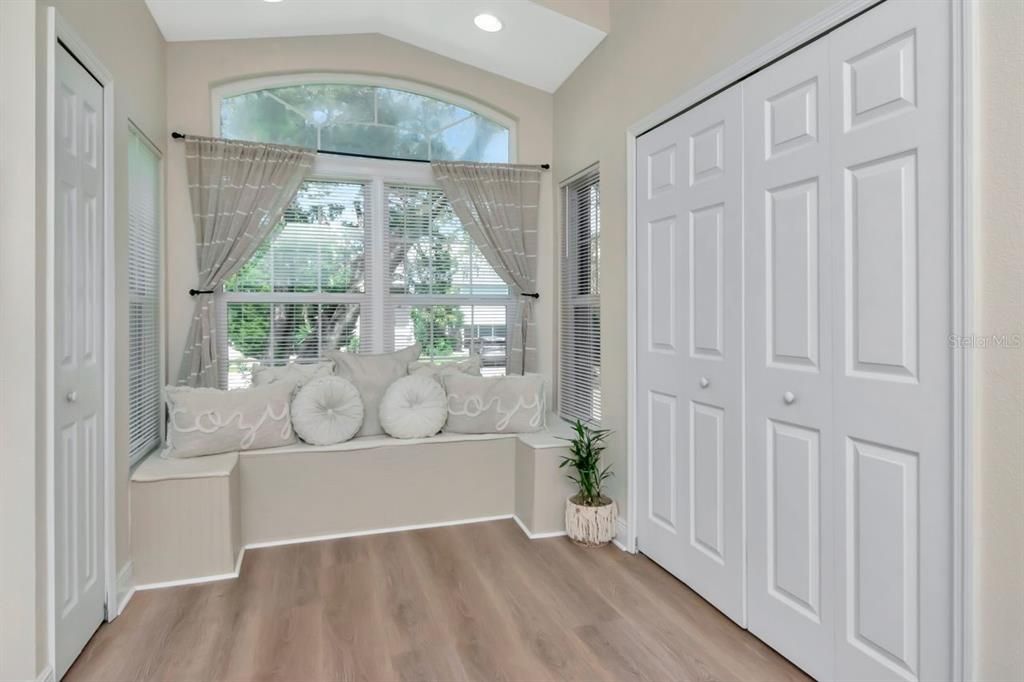 For Rent: $2,800 (3 beds, 2 baths, 1393 Square Feet)