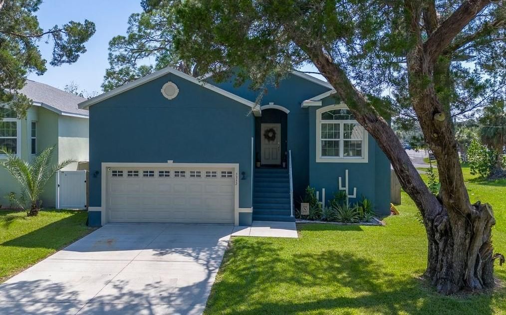 For Rent: $2,800 (3 beds, 2 baths, 1393 Square Feet)