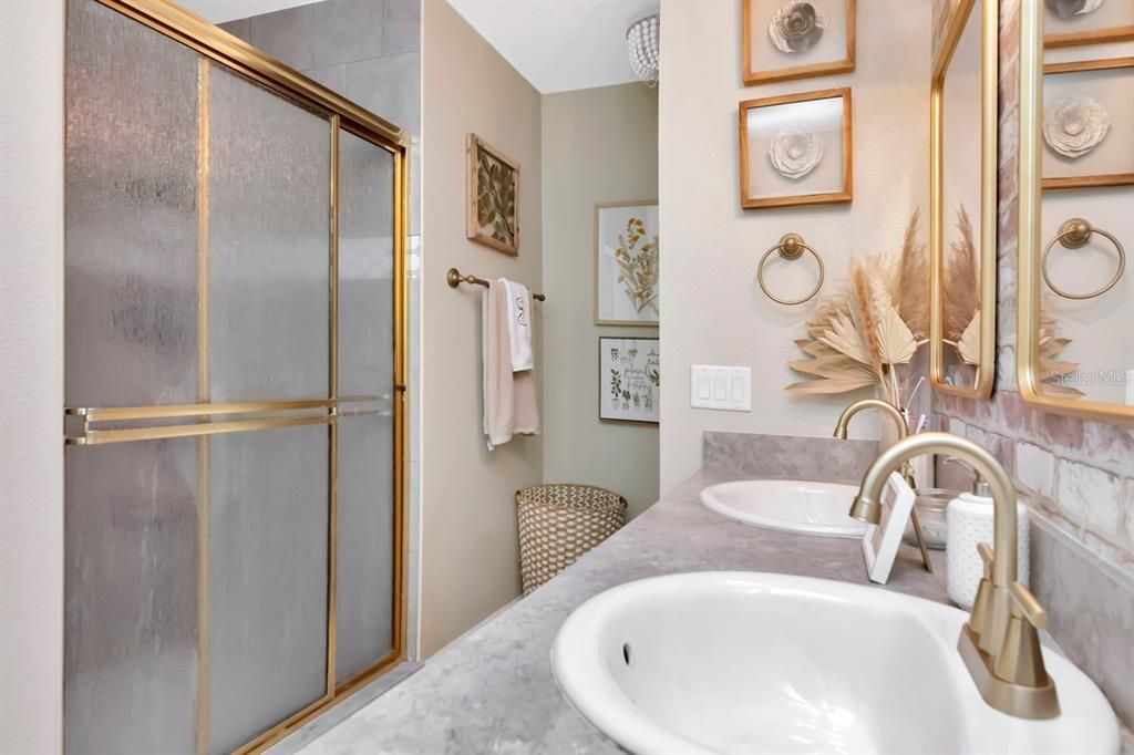 For Rent: $2,800 (3 beds, 2 baths, 1393 Square Feet)