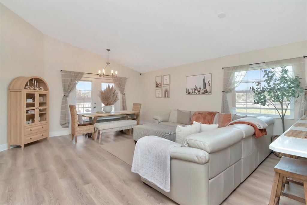 For Rent: $2,800 (3 beds, 2 baths, 1393 Square Feet)