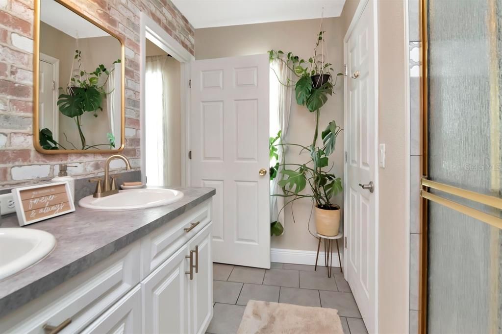 For Rent: $2,800 (3 beds, 2 baths, 1393 Square Feet)