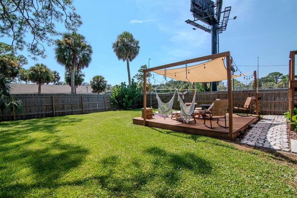 For Rent: $2,800 (3 beds, 2 baths, 1393 Square Feet)