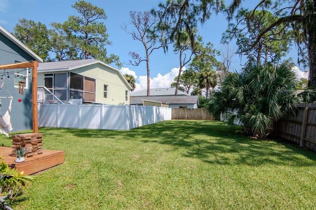 For Rent: $2,800 (3 beds, 2 baths, 1393 Square Feet)